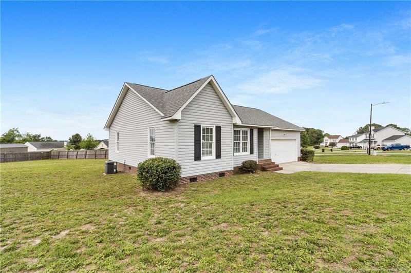 15 Peach Blossom Cir, Sanford, NC 27332