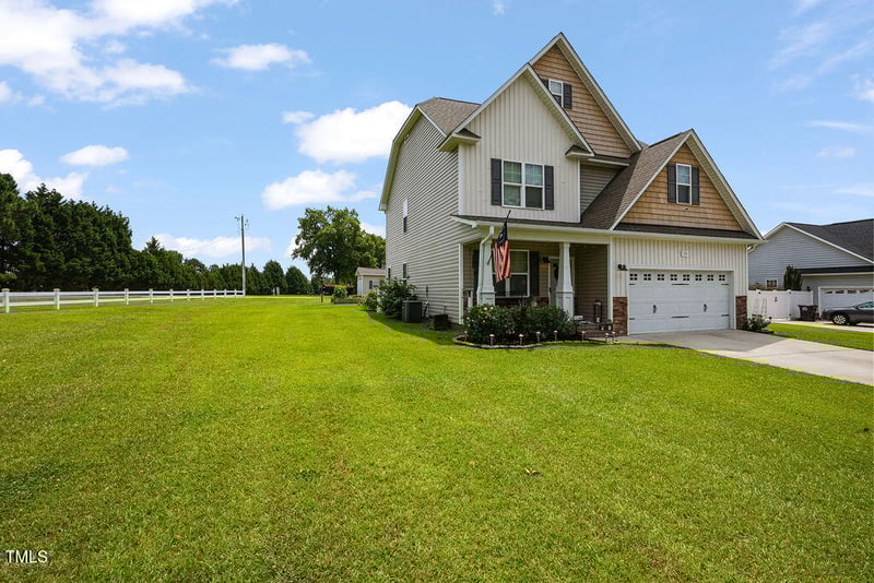 15 Scuppernong Ln, Lillington, NC 27546