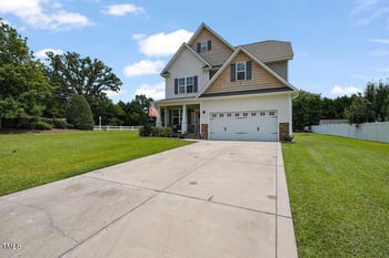 15 Scuppernong Ln, Lillington, NC 27546
