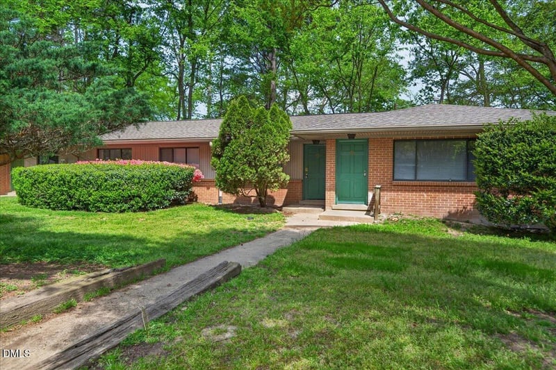 15 Shepherd Ln, Chapel Hill, NC 27514
