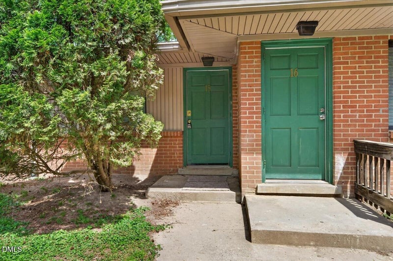 15 Shepherd Ln, Chapel Hill, NC 27514