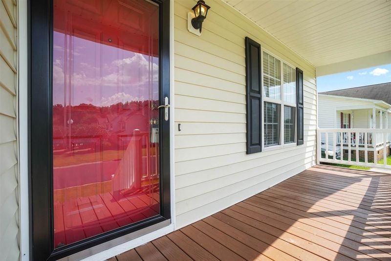 150 Hawthorn Dr, Clayton, NC 27520