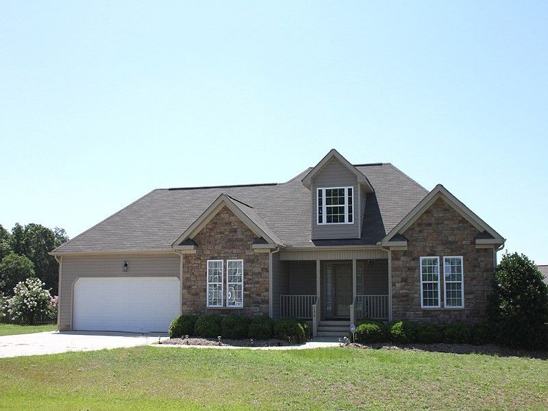 150 Topsail Dr, Angier, NC 27501
