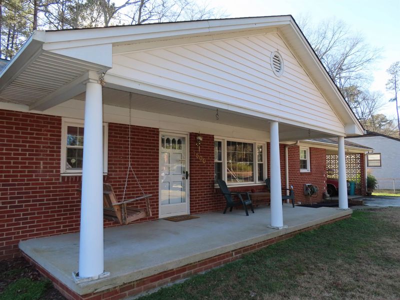 1500 Meadowbrook Dr, Garner, NC 27529