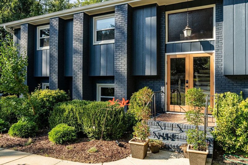 1500 Windbur Pl, Raleigh, NC 27609