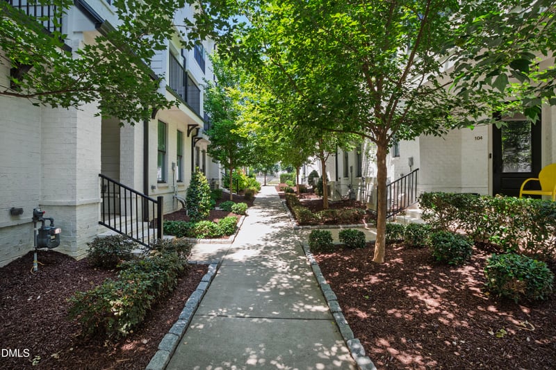 1501 Draper Vw Lp #102, Raleigh, NC 27608