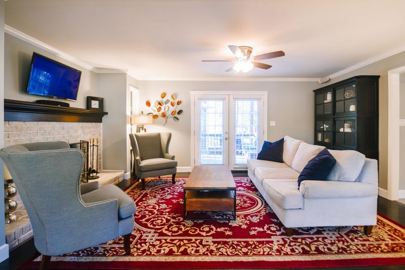 1501 Windbur Pl, Raleigh, NC 27609