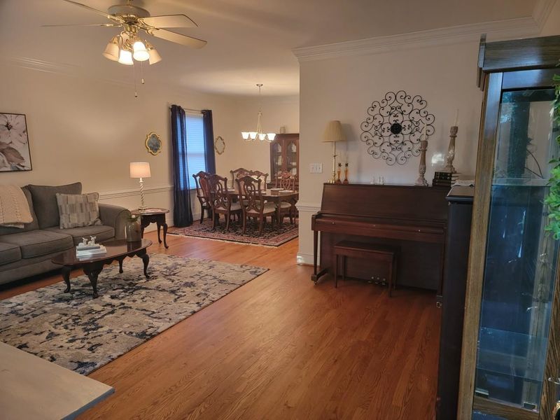 1502 Edgevale Rd, Durham, NC 27701