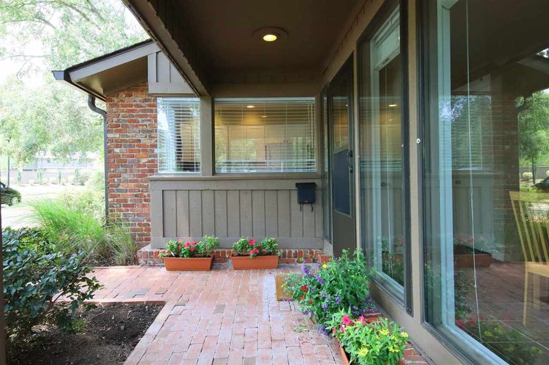 1502 Oak Tree Dr, Chapel Hill, NC 27517