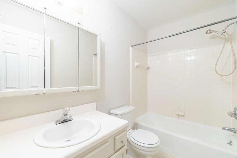 1502 Village Glenn Dr, Raleigh, NC 27612