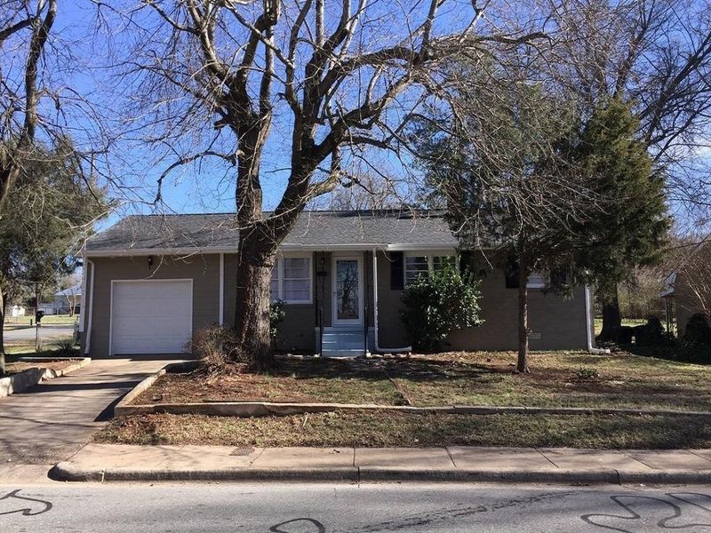 1504 Belmont St, Burlington, NC 27215
