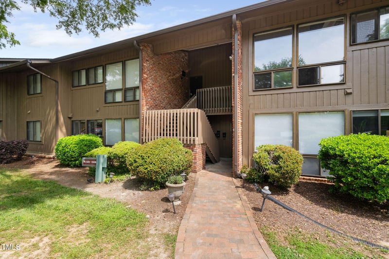 1504 Oak Tree Dr, Chapel Hill, NC 27517
