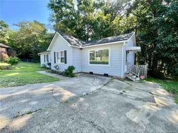 1505 Diamond Rd, Fayetteville, NC 28311