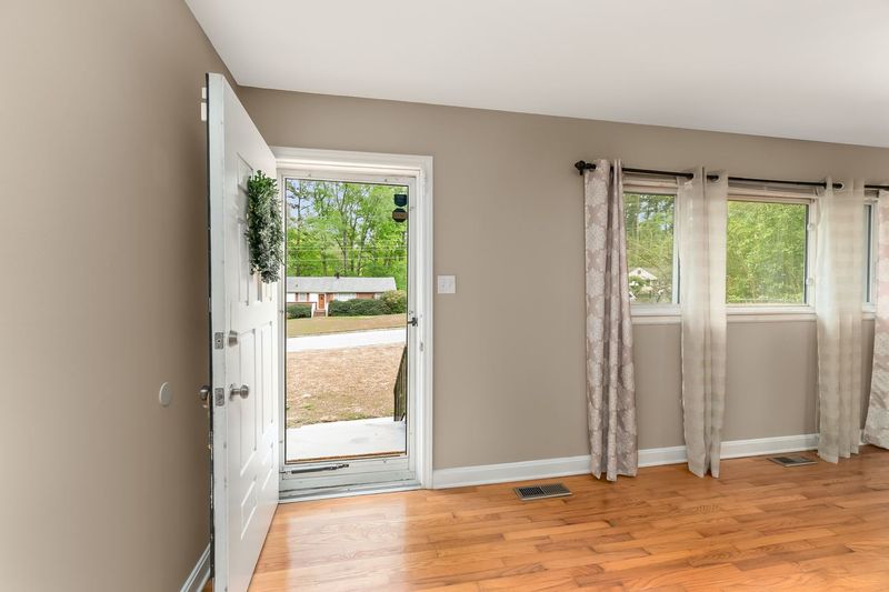1505 Meadowbrook Dr, Garner, NC 27529