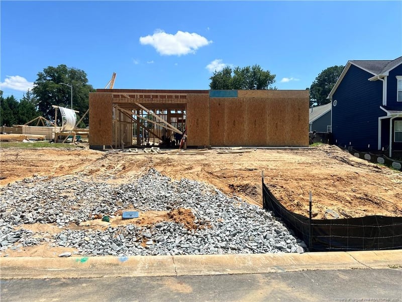 1505 Stonewood Dr, Fayetteville, NC 28306