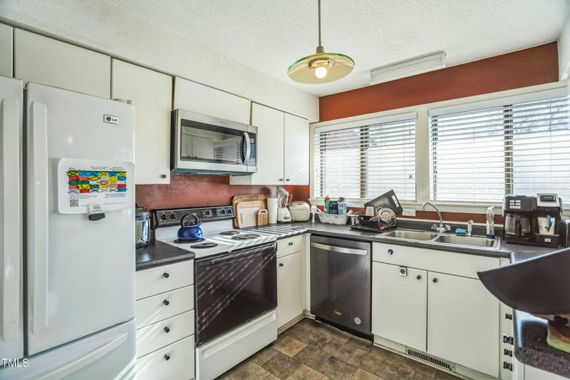 1506 Oak Tree Dr, Chapel Hill, NC 27517