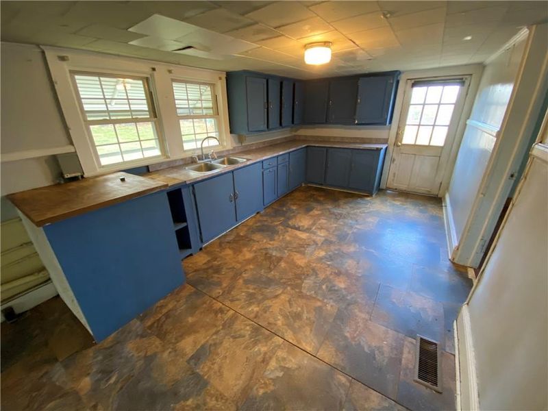 1506 Otway St, Burlington, NC 27215
