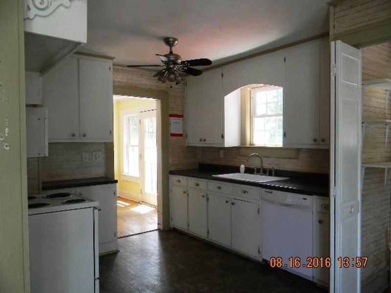 1508 W Davis St, Burlington, NC 27215