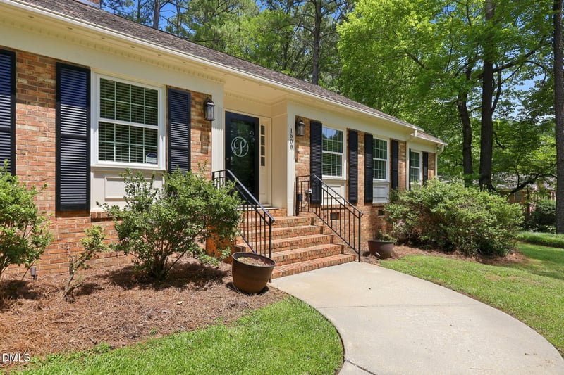 1508 Lord Ashley Dr, Sanford, NC 27330