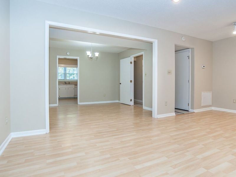 1509 Laureldale Dr, Raleigh, NC 27609