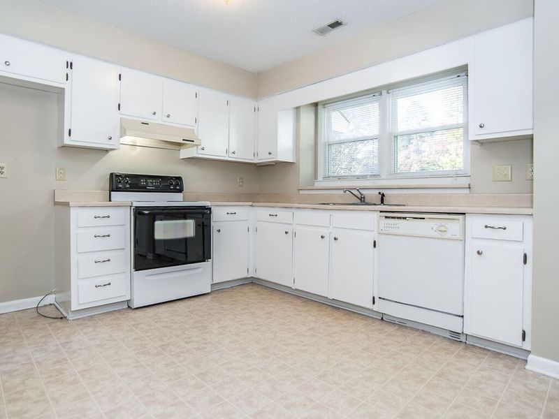 1509 Laureldale Dr, Raleigh, NC 27609