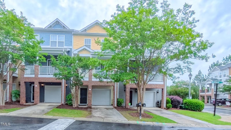151 Braeside Ct, Cary, NC 27519