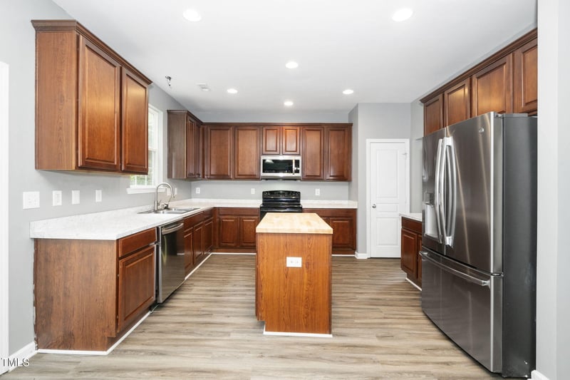 151 Stobhill Ln, Holly Springs, NC 27540