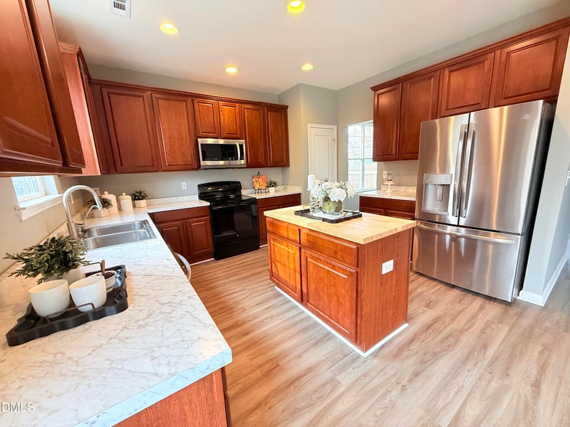 151 Stobhill Ln, Holly Springs, NC 27540