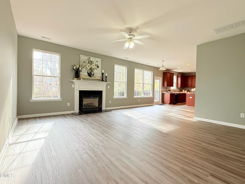 151 Stobhill Ln, Holly Springs, NC 27540