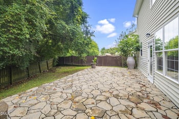 151 Stobhill Ln, Holly Springs, NC 27540