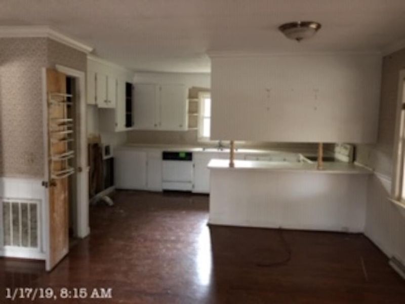 1510 Overbrook Rd, Burlington, NC 27215