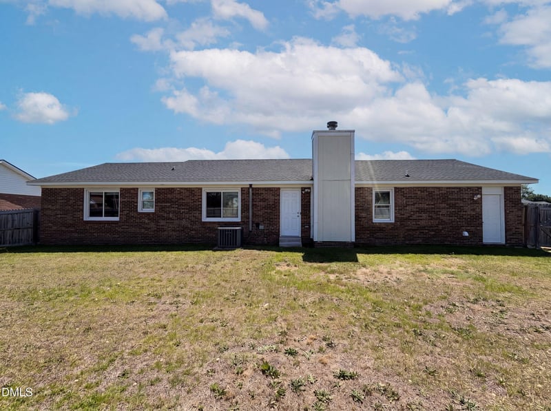 1512 Dovetail Dr, Fayetteville, NC 28314