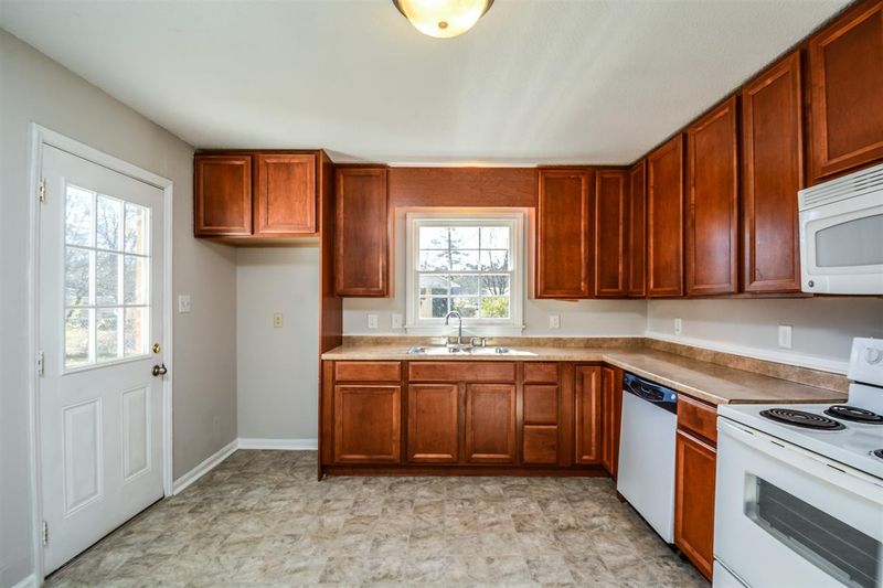 1512 Foxwood Dr, Garner, NC 27529