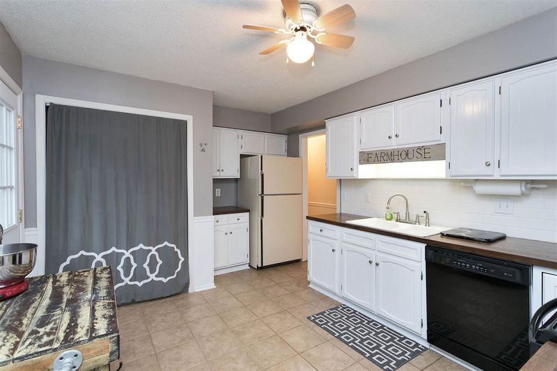 1512 Seabrook Ave, Cary, NC 27511