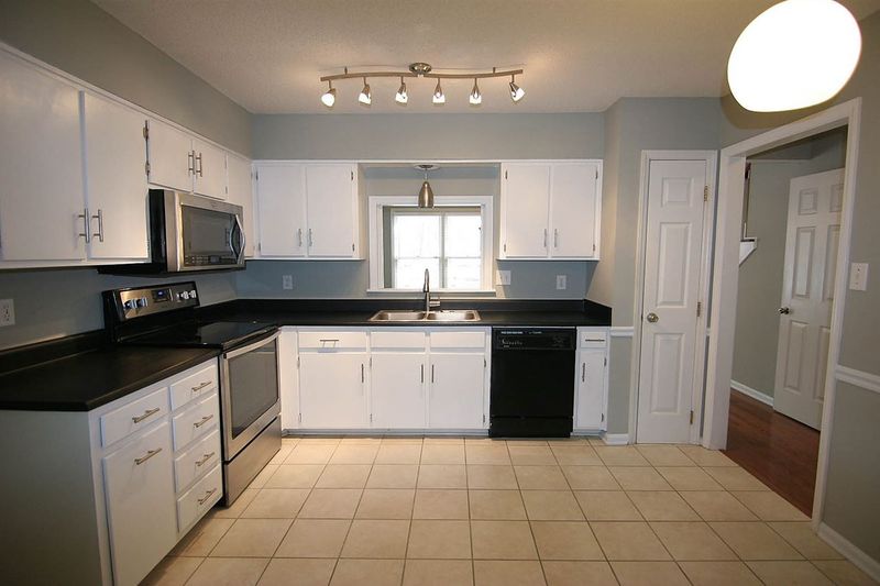 1513 Edgeside Ct, Raleigh, NC 27609