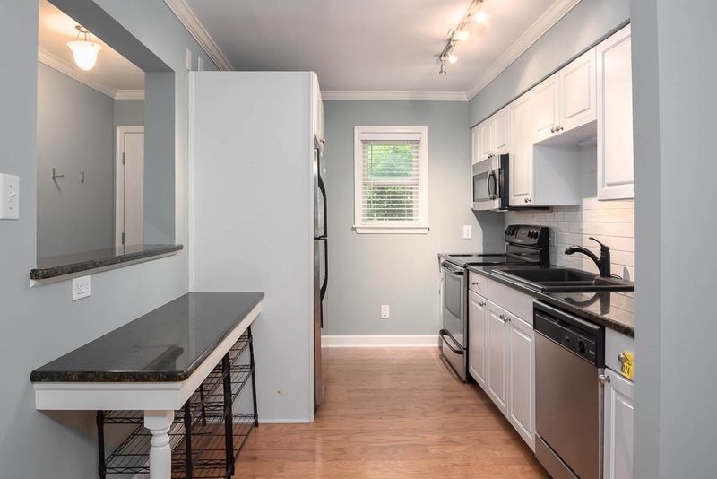 1513 E Franklin St #113, Chapel Hill, NC 27514