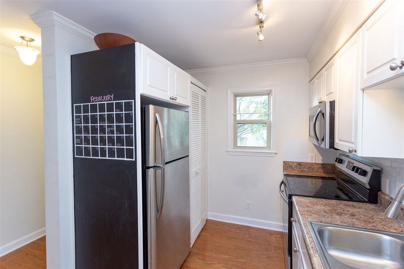 1513 E Franklin St #E, Chapel Hill, NC 27514