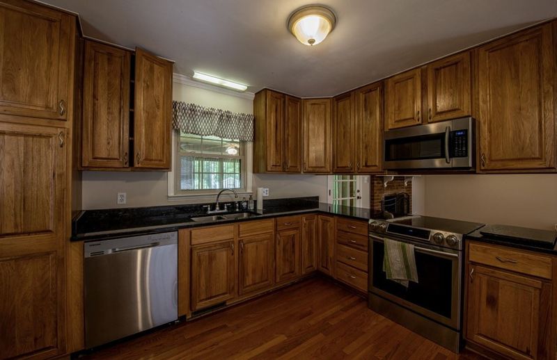 1513 Pearces Rd, Zebulon, NC 27597