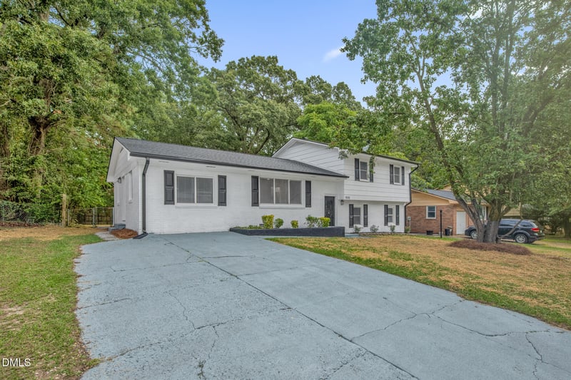 1515 Grandview Dr, Fayetteville, NC 28314