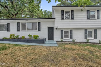 1515 Grandview Dr, Fayetteville, NC 28314