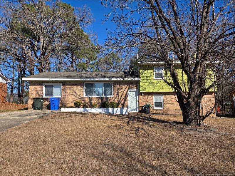 1515 Grandview Dr, Fayetteville, NC 28314