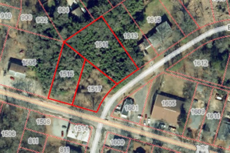 1515 Holloway St, Durham, NC 27703