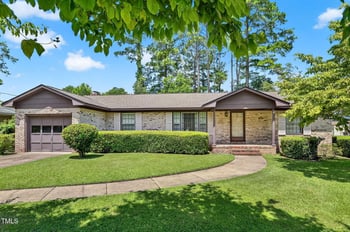 1515 Nicklaus Dr, Fayetteville, NC 28303