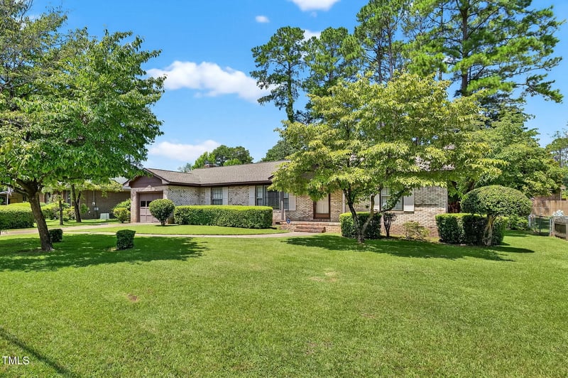 1515 Nicklaus Dr, Fayetteville, NC 28303