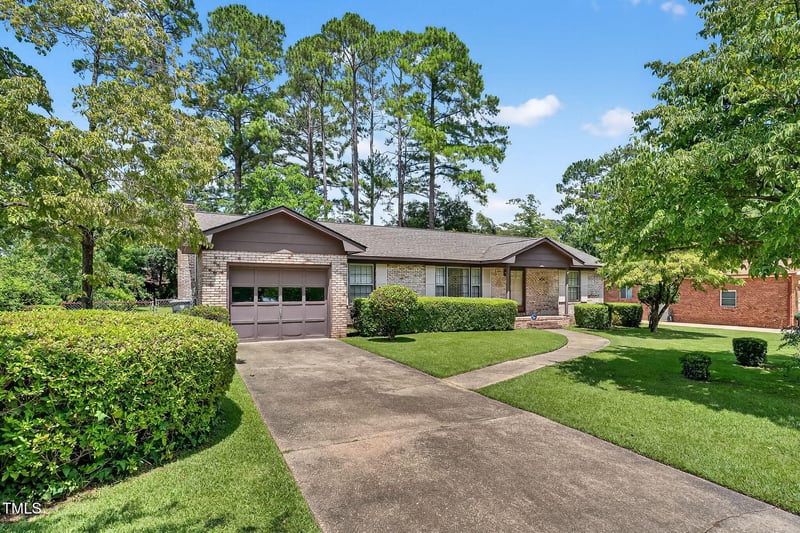 1515 Nicklaus Dr, Fayetteville, NC 28303