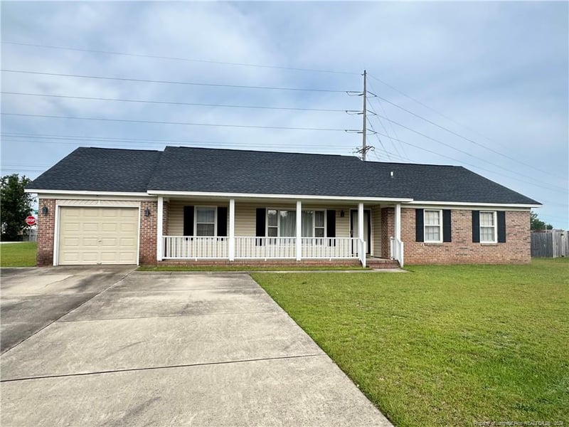 1516 Dovetail Dr, Fayetteville, NC 28314