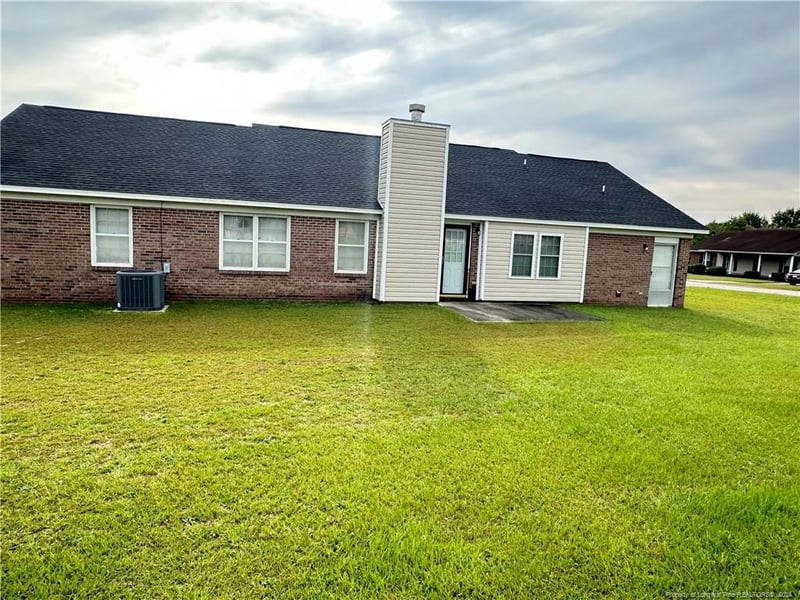 1516 Dovetail Dr, Fayetteville, NC 28314