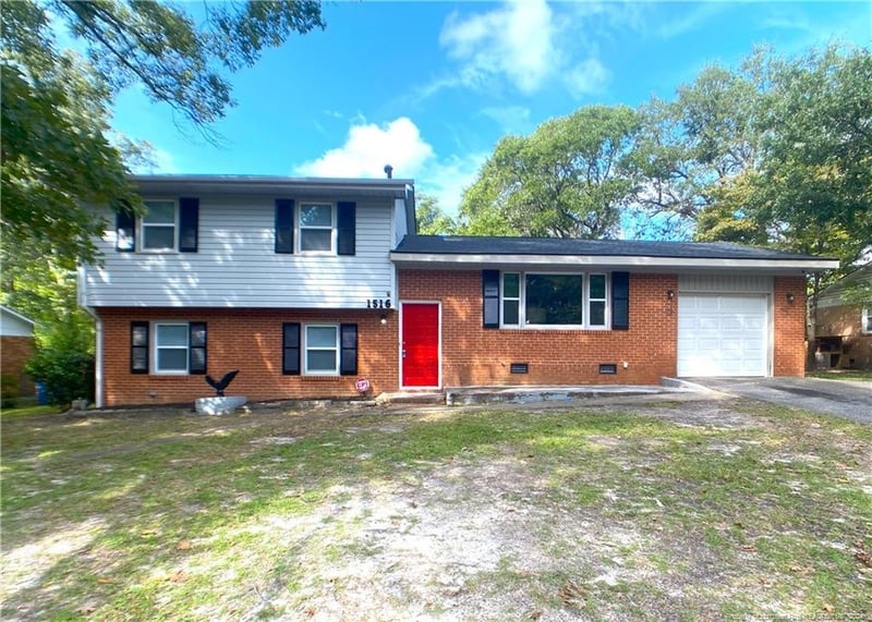 1516 Grandview Dr, Fayetteville, NC 28314