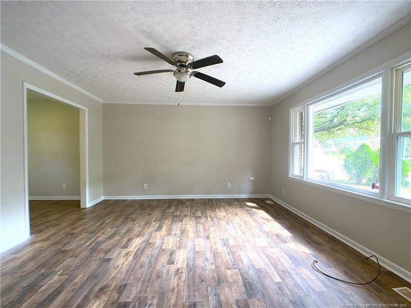 1516 Grandview Dr, Fayetteville, NC 28314