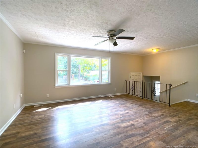 1516 Grandview Dr, Fayetteville, NC 28314